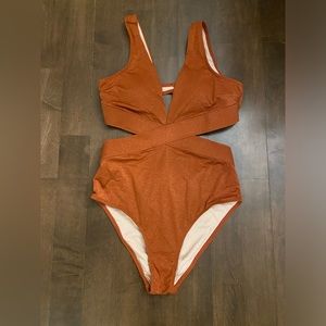 Stunning Cupshe Bathing Suit. Size Large. NEW with tags.